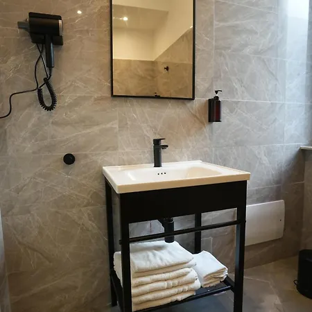 Flyresidence Garibaldi Station Napoli